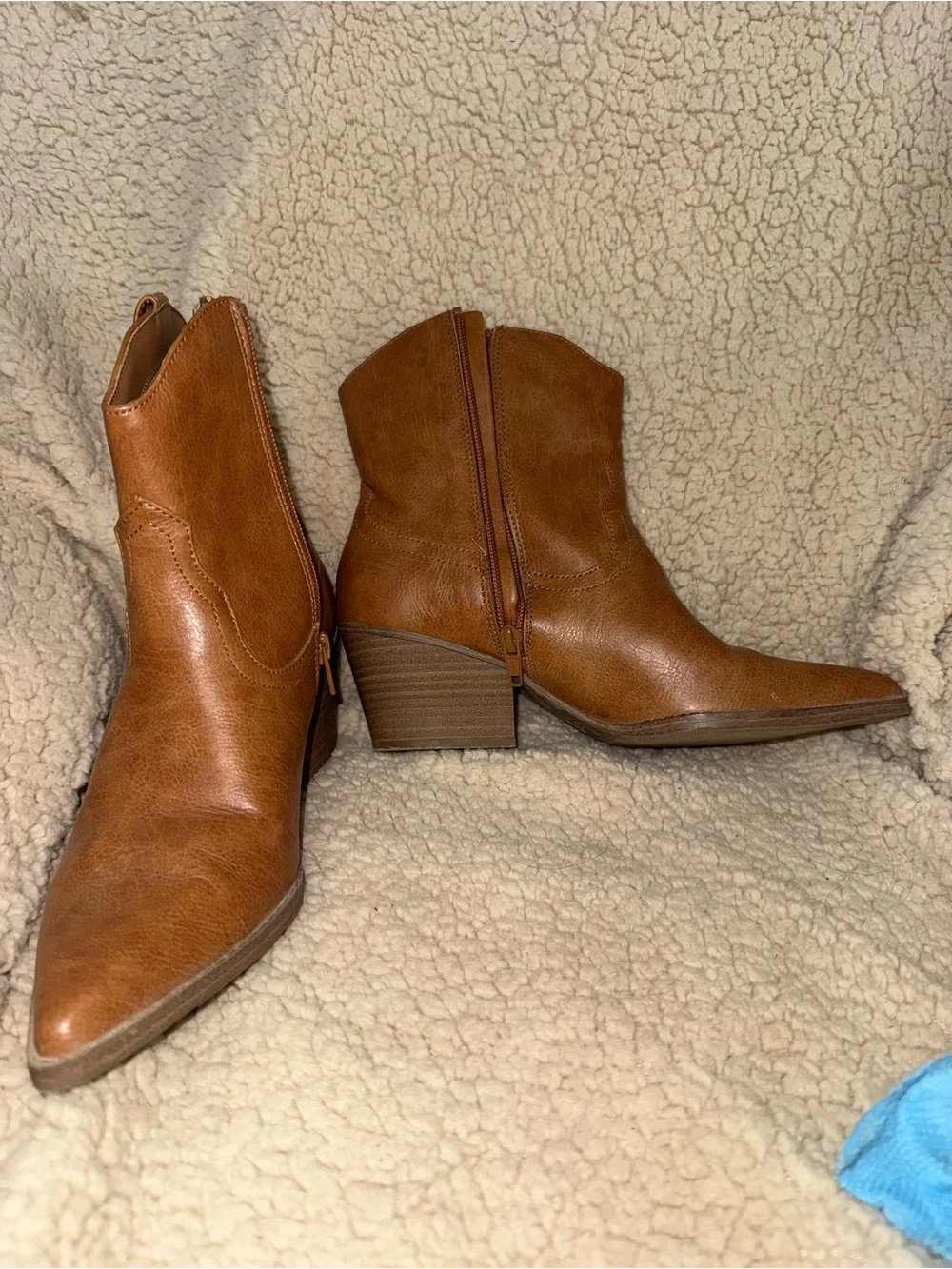 Universal Threads Tan Women's Western Ankle Boots - Stylish Everyday Heels